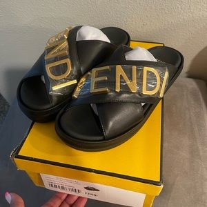 ❌Sold On Me€aR! ❌.  Fendi slides